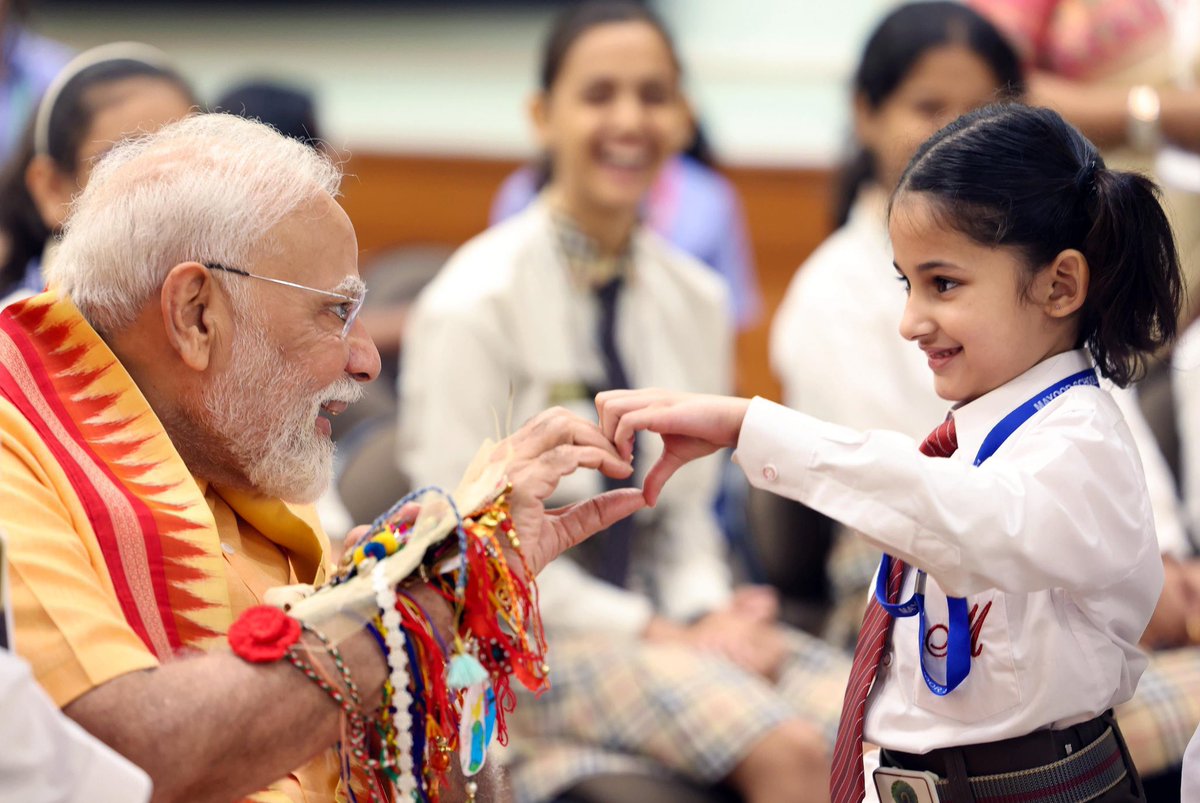 Manish Chadha BJP ЁЯЗоЁЯЗ│ (@manishchadhabjp) on Twitter photo рд╡рд┐рд╢реНрд╡рд╛рд╕ рдФрд░ рдкреНрдпрд╛рд░ рдХрд╛ рдЕрджреНрднреБрдд рдмрдВрдзрди
рдкреНрд░рдзрд╛рдирдордВрддреНрд░реА рдЬреА рдмреЗрдЯрд┐рдпреЛрдВ рд╕реЗ рдЦреЗрд▓рдиреЗ рд▓рдЧрддреЗ рд╣реИрдВ рддреЛ рд▓рдЧрддрд╛ рд╣реИ рдХреЛрдИ рдкрд░рд┐рд╡рд╛рд░ рдХрд╛ рд╕рджрд╕реНрдп рд╣реИ! ЁЯЩП
#RakshaBandhan рд╡рд┐рд╢реНрд╡рд╛рд╕ рдФрд░ рдкреНрдпрд╛рд░ рдХрд╛ рдЕрджреНрднреБрдд рдмрдВрдзрди
рдкреНрд░рдзрд╛рдирдордВрддреНрд░реА рдЬреА рдмреЗрдЯрд┐рдпреЛрдВ рд╕реЗ рдЦреЗрд▓рдиреЗ рд▓рдЧрддреЗ рд╣реИрдВ рддреЛ рд▓рдЧрддрд╛ рд╣реИ рдХреЛрдИ рдкрд░рд┐рд╡рд╛рд░ рдХрд╛ рд╕рджрд╕реНрдп рд╣реИ! ЁЯЩП
#RakshaBandhan