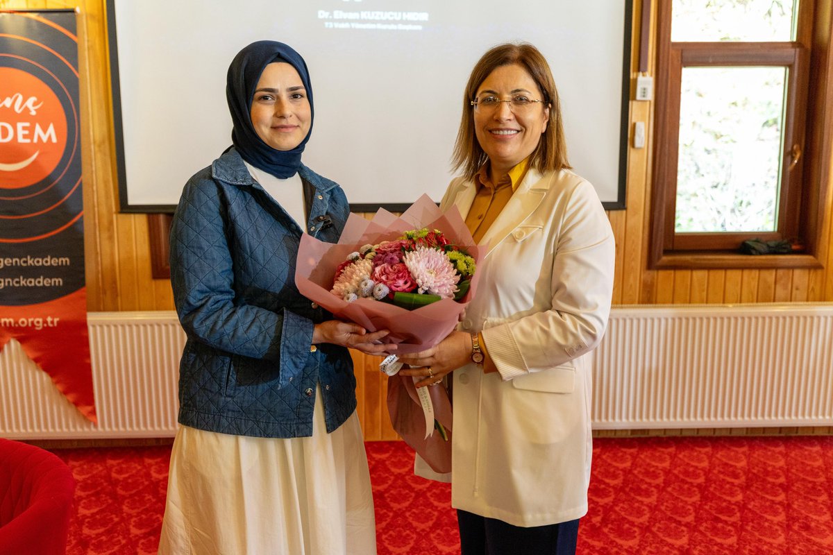 “Genç KADEM Eğitim Kampı”nda, T3 Vakfı YK Başkanı Elvan Kuzucu Hıdır ile teknoloji ve yenilik üzerine ilham verici bir söyleşi gerçekleştirdik. 🚀

Teknolojinin kalbine uzanan, gençlerin hobi ve proje fikirlerini besleyen bu buluşma; yeni ufuklar açan deneyim ve önerilerle doldu.