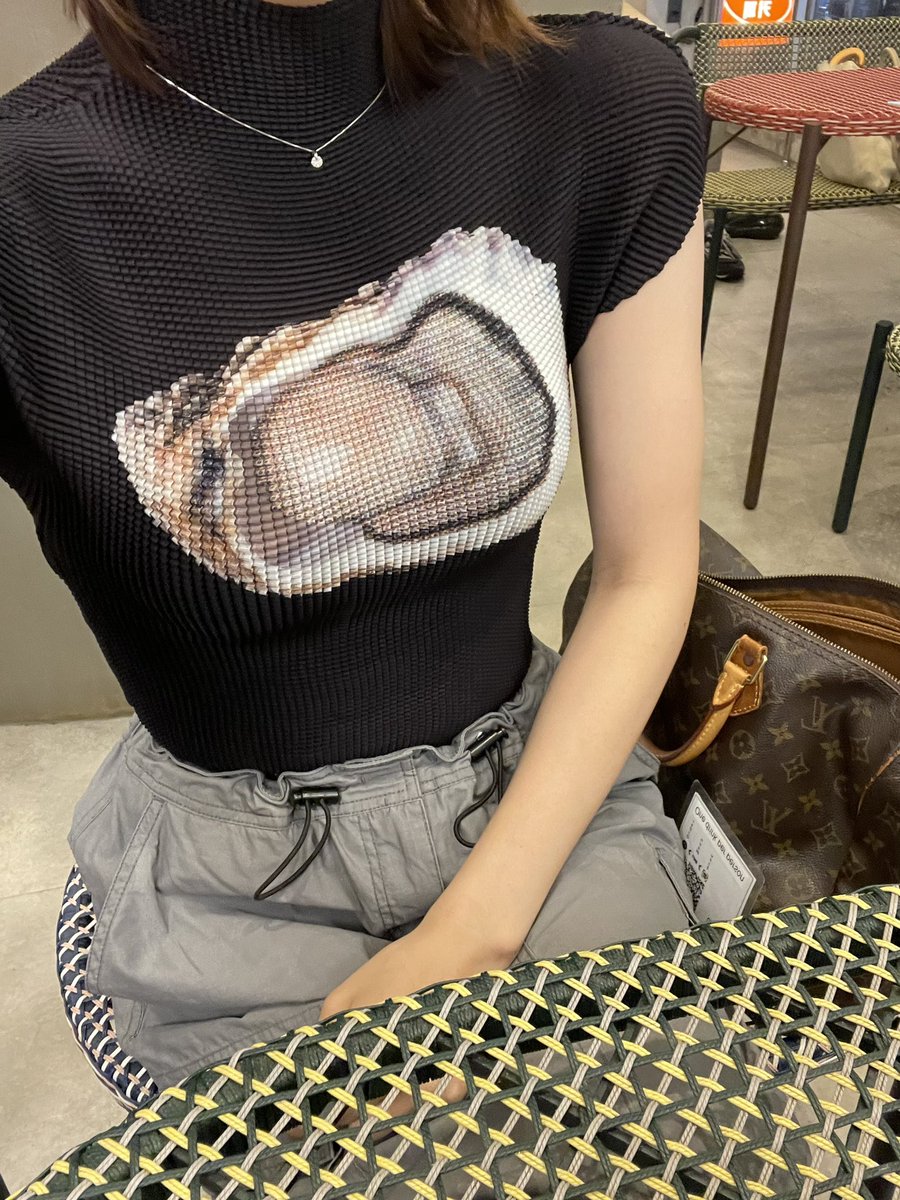 pons_nn's tweet photo. かわいいかわいいかわいい牡蠣のお洋服！！！みんな見て！！！！！！！！！！！ https://t.co/yLbcW9R7Ef