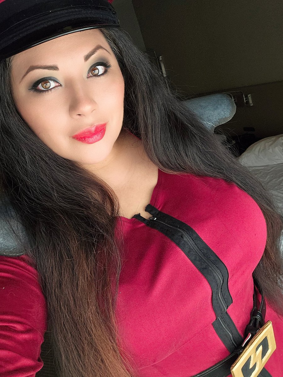 Happy Saturday and @utahretrogamexpo day! Here's today's schedule!

10- 11am Signing
11-12pm Cosplay Panel Main Stage
12-1pm Signing
1-3pm Pre-Judging Costume Contest
3-5pm Signing
5-6pm Costume Contest Judge