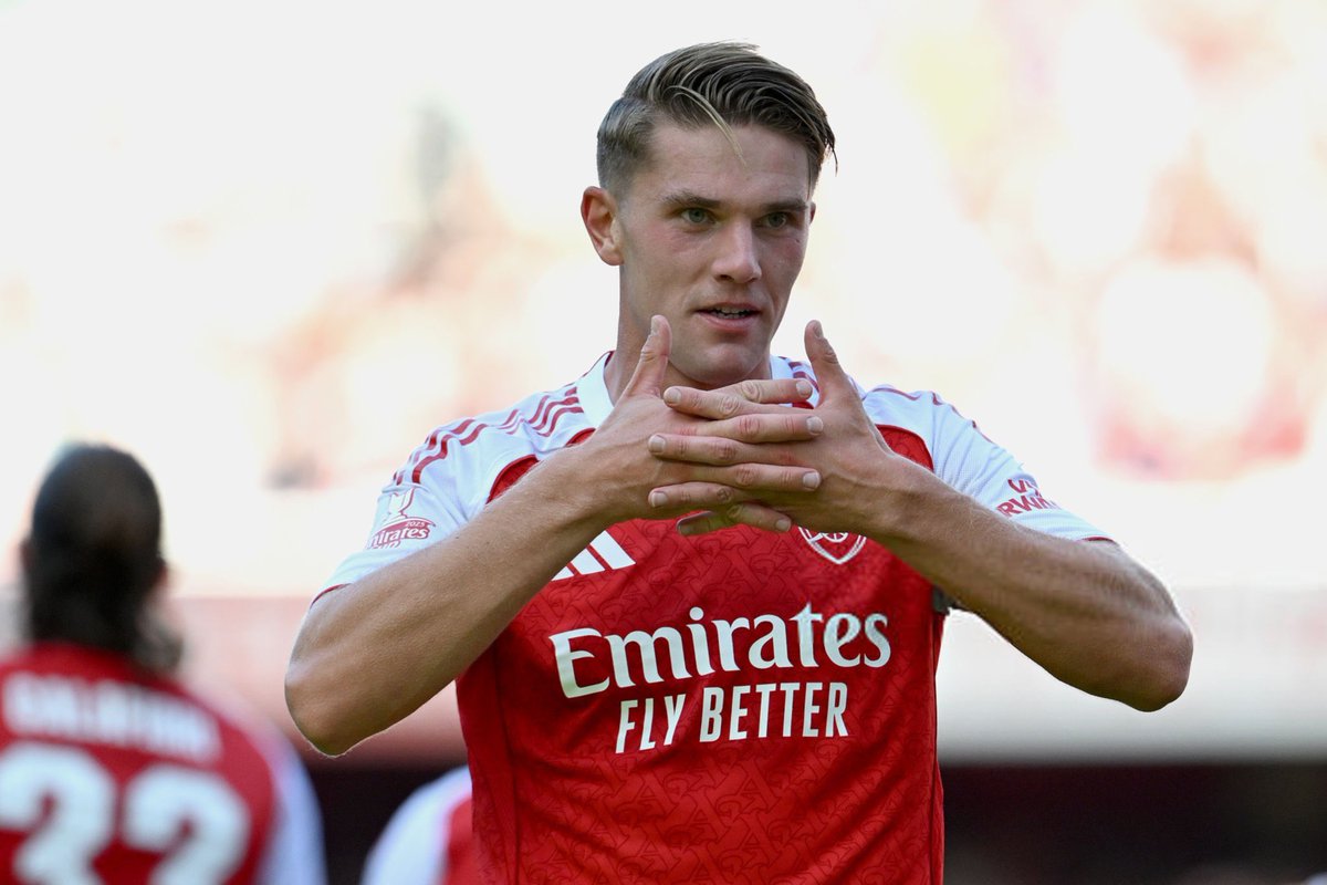afcstuff's tweet photo. The moment EVERY Arsenal fan has been waiting for. 🫱🫲 https://t.co/Nz09AKrqDi