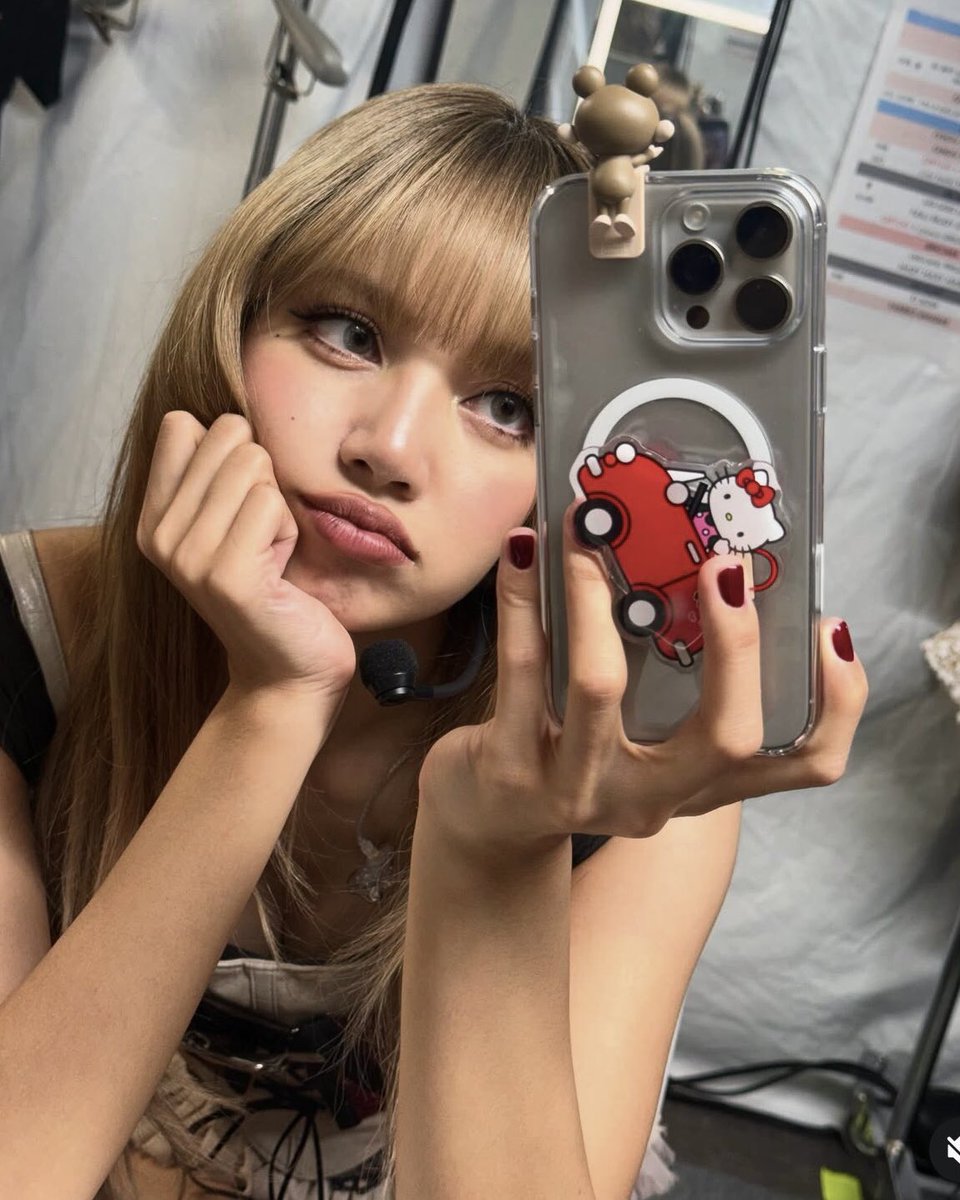 hello kitty girl, so cutie!! 🎀✨ #lisa