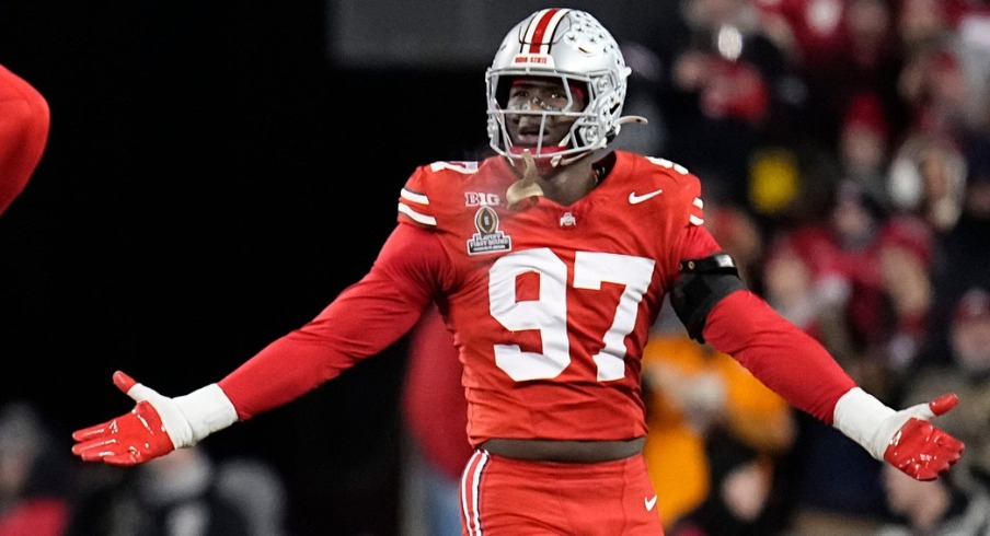 Buckeye_Zone6's tweet image. Screw Tennessee. Still mad about this BS roughing the passer call on Kenyatta Jackson