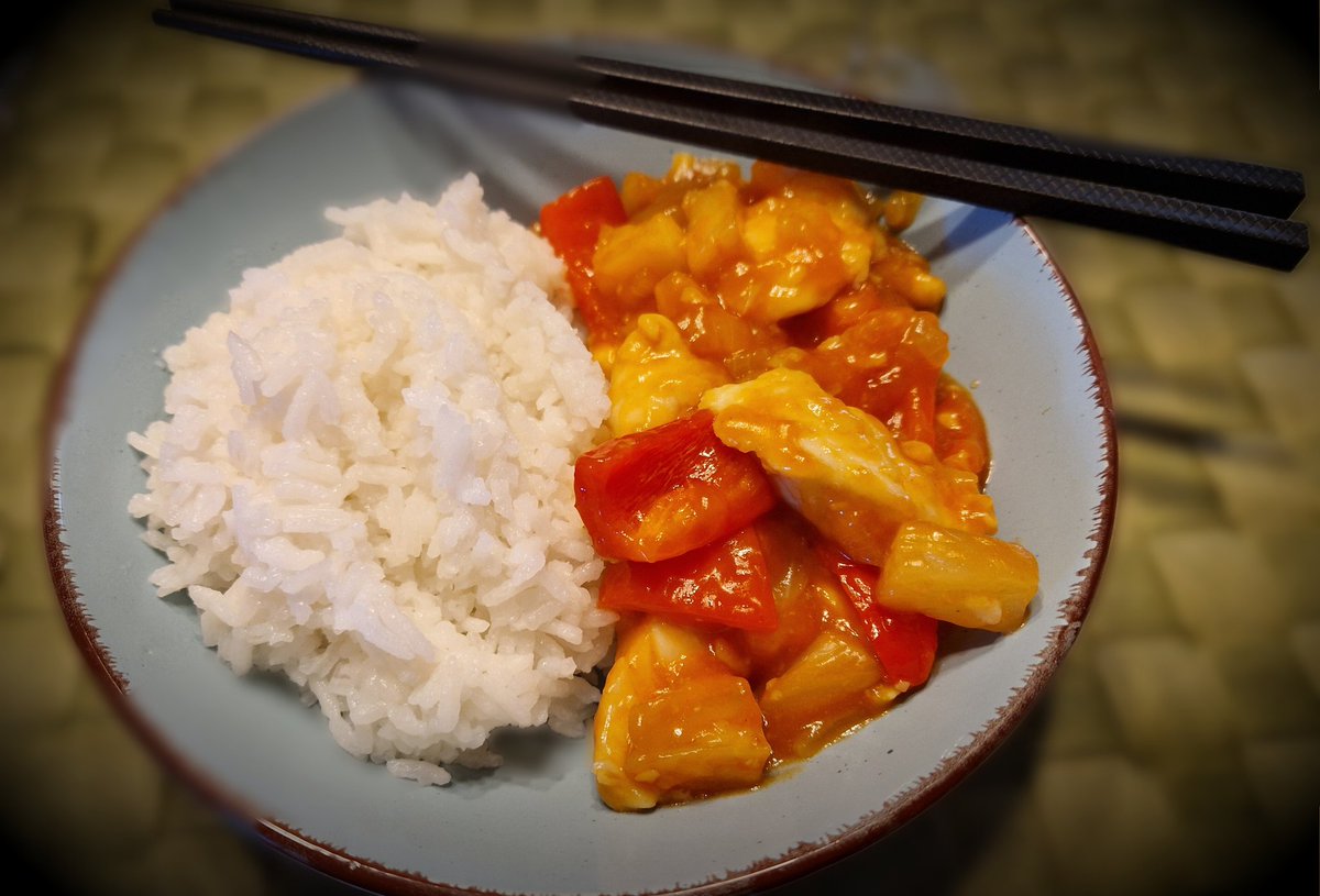 Today, after a long time, I made Chinese-style sweet and sour chicken with rice again 🥢