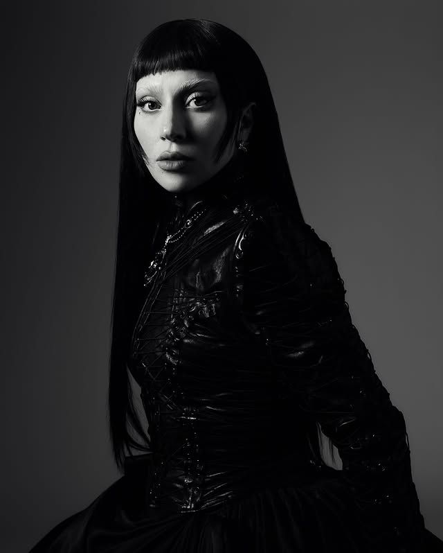 WandinhaBR's tweet photo. OI?

Contrariando informações anteriores, Jenna Ortega afirmou em entrevista à Entertainment Tonight que a personagem de Lady Gaga em 'Wandinha' NÃO é uma professora. https://t.co/8Noev862Rz
