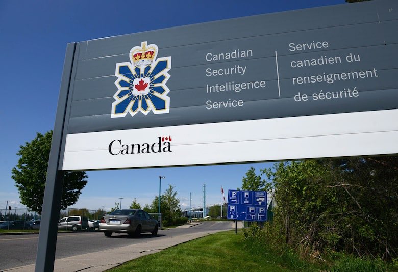 CSIS warns threats from Iran in Canada could increase this year, and it is using criminals to target critics.  theglobeandmail.com/politics/artic…