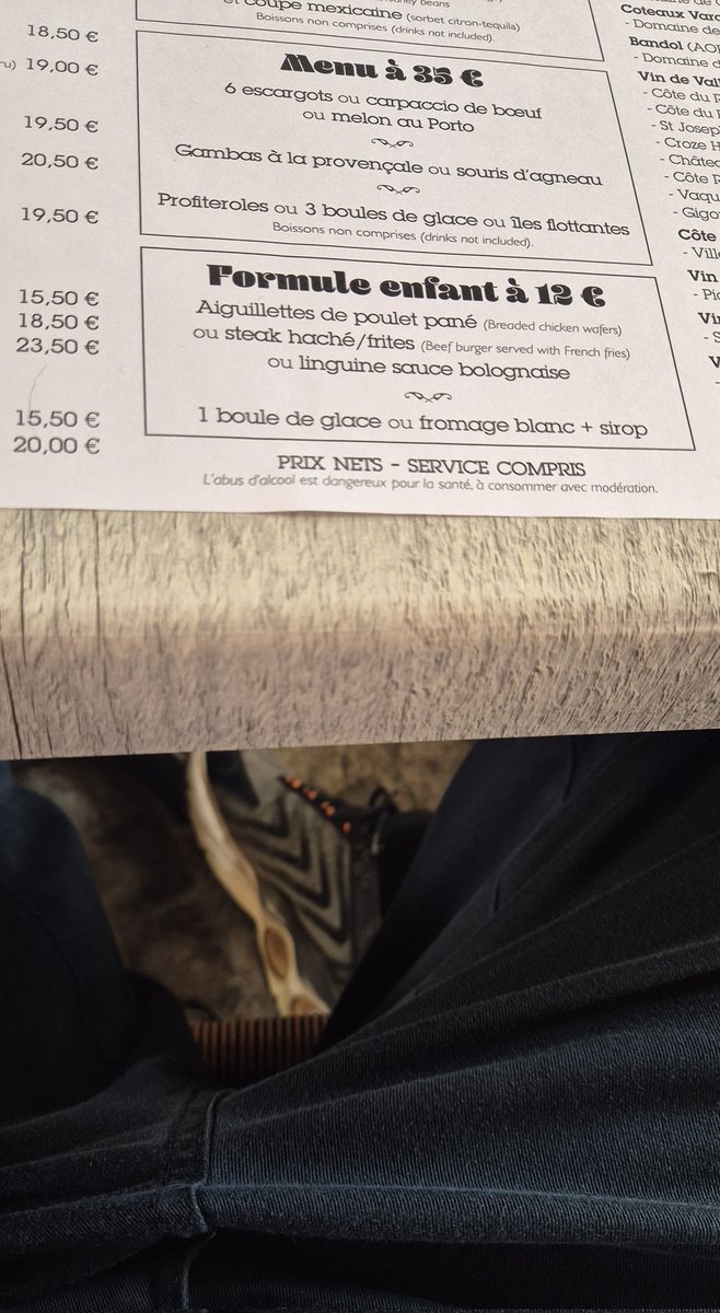Petit resto avec le menu à 35€ ... qui veut avoir l'honneur de servir le boss? Récompense à la clé 😏👇🧎‍♂️💸🔥😈