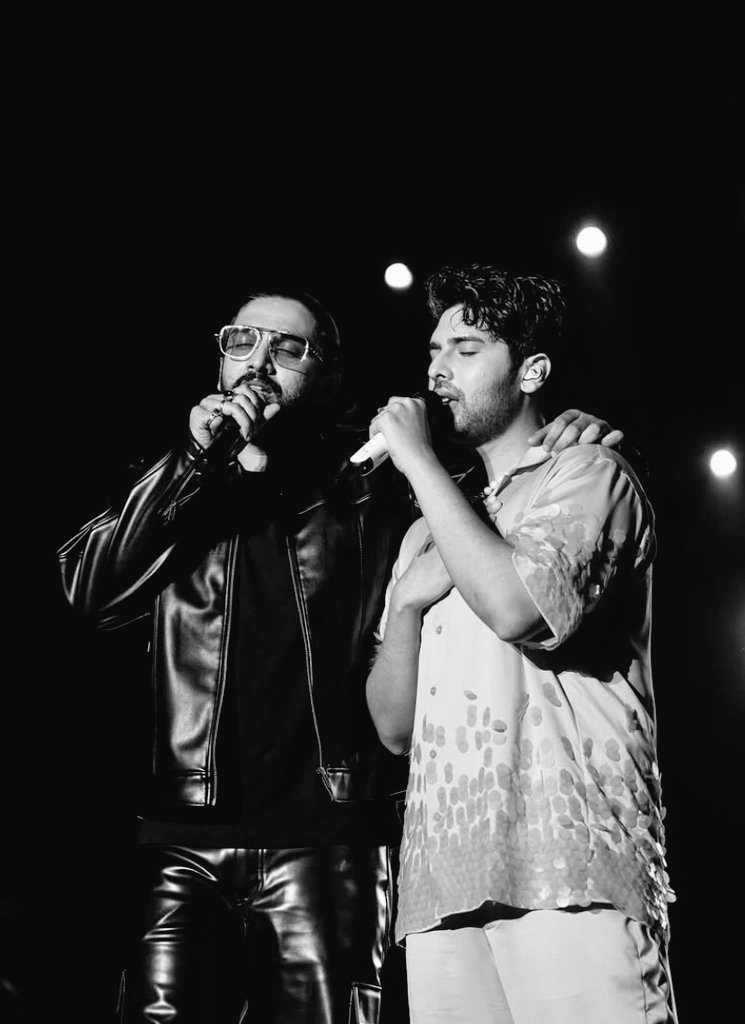 Mokshita 🫡 (@mokshitaag20dec) on Twitter photo Mere khuda karun tera main shukriya
Tune vo diya jo main soch payi nahi 🥹❤️♾️
<a href="/AmaalMallik/">Amaal Mallik</a> <a href="/ArmaanMalik22/">ARMAAN MALIK</a> my existence is incomplete without this one word ARMAALIAN 😇 Thankyou for everything 🫶
10 YEARS and counting 🧿💫 Mere khuda karun tera main shukriya
Tune vo diya jo main soch payi nahi 🥹❤️♾️
<a href="/AmaalMallik/">Amaal Mallik</a> <a href="/ArmaanMalik22/">ARMAAN MALIK</a> my existence is incomplete without this one word ARMAALIAN 😇 Thankyou for everything 🫶
10 YEARS and counting 🧿💫