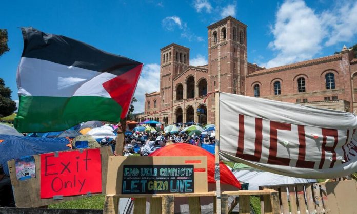La implacable ofensiva de Trump contra las universidades que acosaron a profesores y estudiantes judíos e israelíes a lo largo de la guerra no les da tregua.
🇺🇸🇮🇱  |  #Israel
- La Administración Trump está exigiendo ahora que se imponga una multa de mil millones de dólares a la