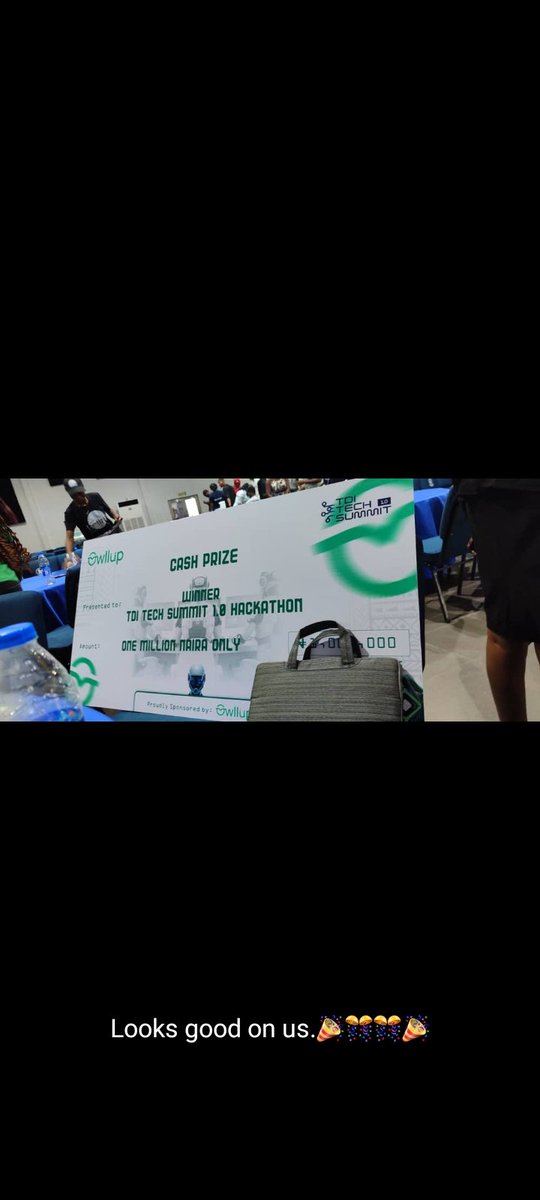 My shoulder pad is high 💃💃How does it feel to be the winning team🤗.... 
<a href="/TDataImmersed/">The Data Immersed</a> first submit/hackathon called and we answered....
We didn't just analyse data, we tackled a problem and offered solution, proving that a clean energy for Nigeria is possible, &amp; profitable