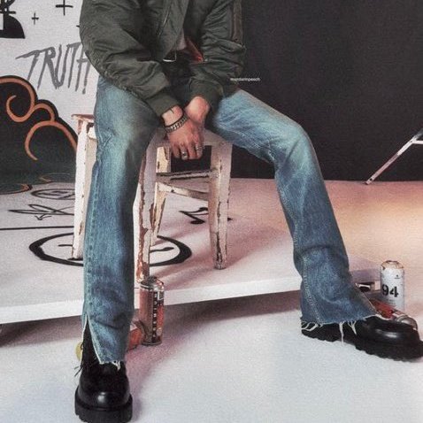 ʲᵘⁿᵍᵏᵒᵒᵏ ˡᵉᵍˢ                                 jungkook’s legs