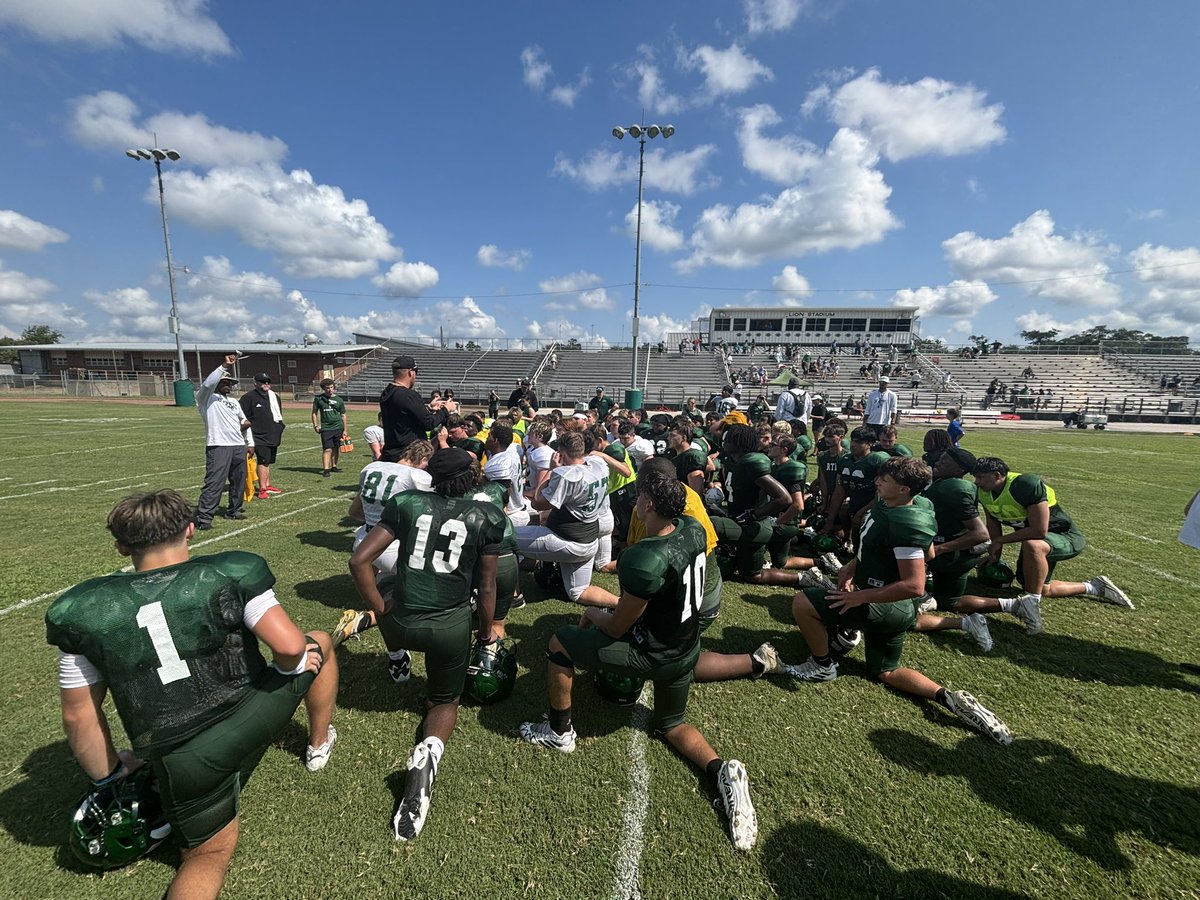 Livingston Lion Football tweet media