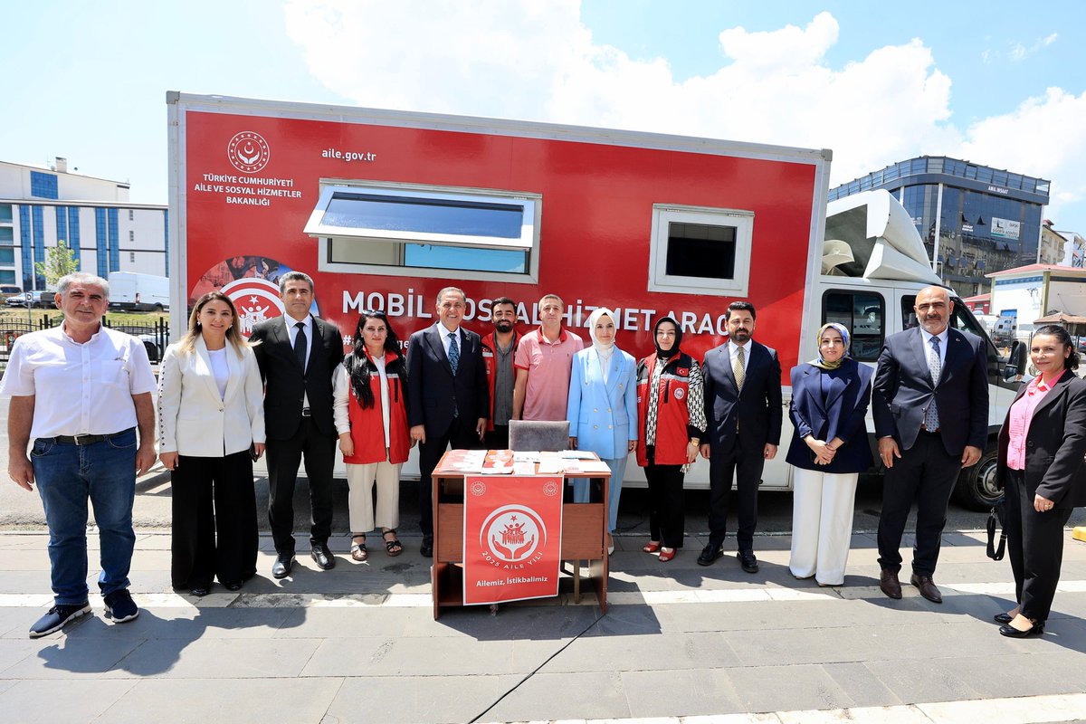 Aile ve Sosyal Hizmetler Bakanımız Sayın Mahinur Özdemir Göktaş ile birlikte, 6 Ağustos Çarşamba gününden itibaren vatandaşlarımıza hizmet vermeye başlayan Mobil Sosyal Hizmet Aracımızı ziyaret ettik.

17 Ağustos 2025 tarihine kadar ilimizde hizmet verecek aracımız; sosyal hizmet