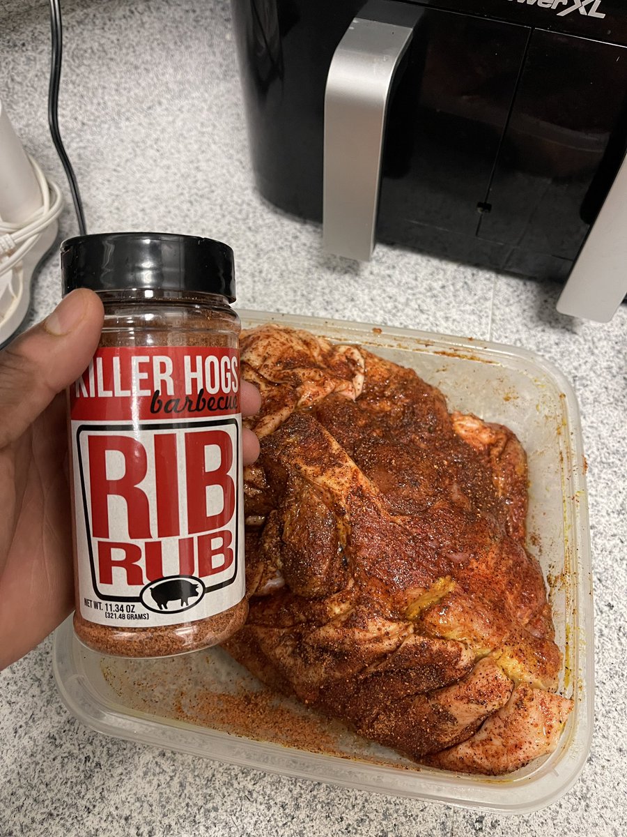 When your HFC supports your habits of “ROLLIN SMOKE” 💨 so he lets you borrow his badass Pit Boss Smoker! I feel like a pit master now with less of the hassel 😂 🍖 🐷 🍗