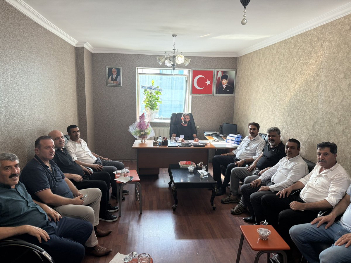 S.S 2 nolu minibüsçüler kooperatifi seçimlerini kazanan Başkan Hakan GÜVENÇ ve yönetimine başarılar dileriz.