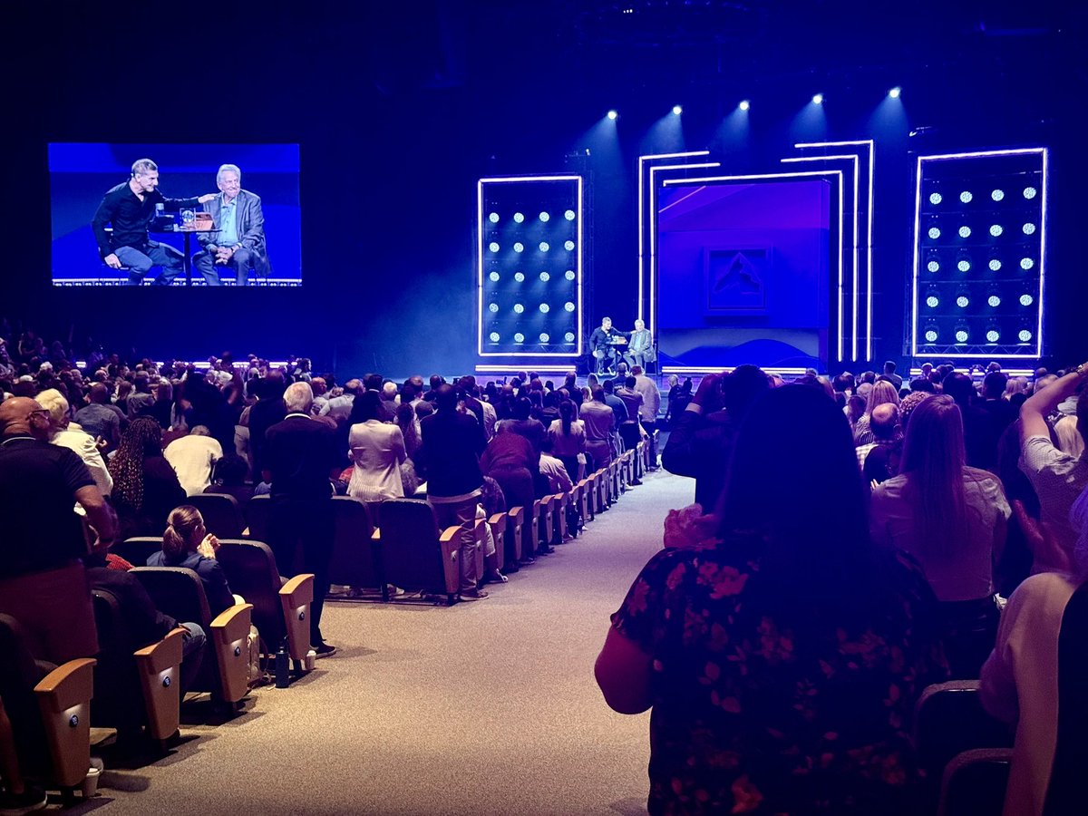 ericekidwell's tweet photo. GLS 2025 closed with John C. Maxwell receiving the Legacy Leader Award from Craig Groeschel — a masterclass in a life well-led.

Also met @toddhenry (Herding Tigers), Timothy from Nigeria, &amp; Maxwell coach Dan Pogue.

Legacy is built with people. #GLS25 https://t.co/WKas2DUEGe