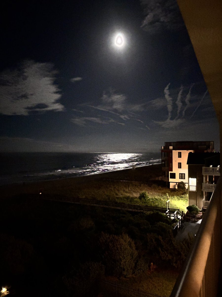 btupper87's tweet image. Moon over Carolina Beach❤️