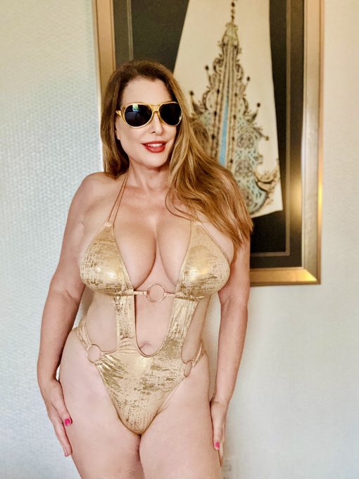 Watch Elaina St James 💋's leaked NSFW photo on TwXstars