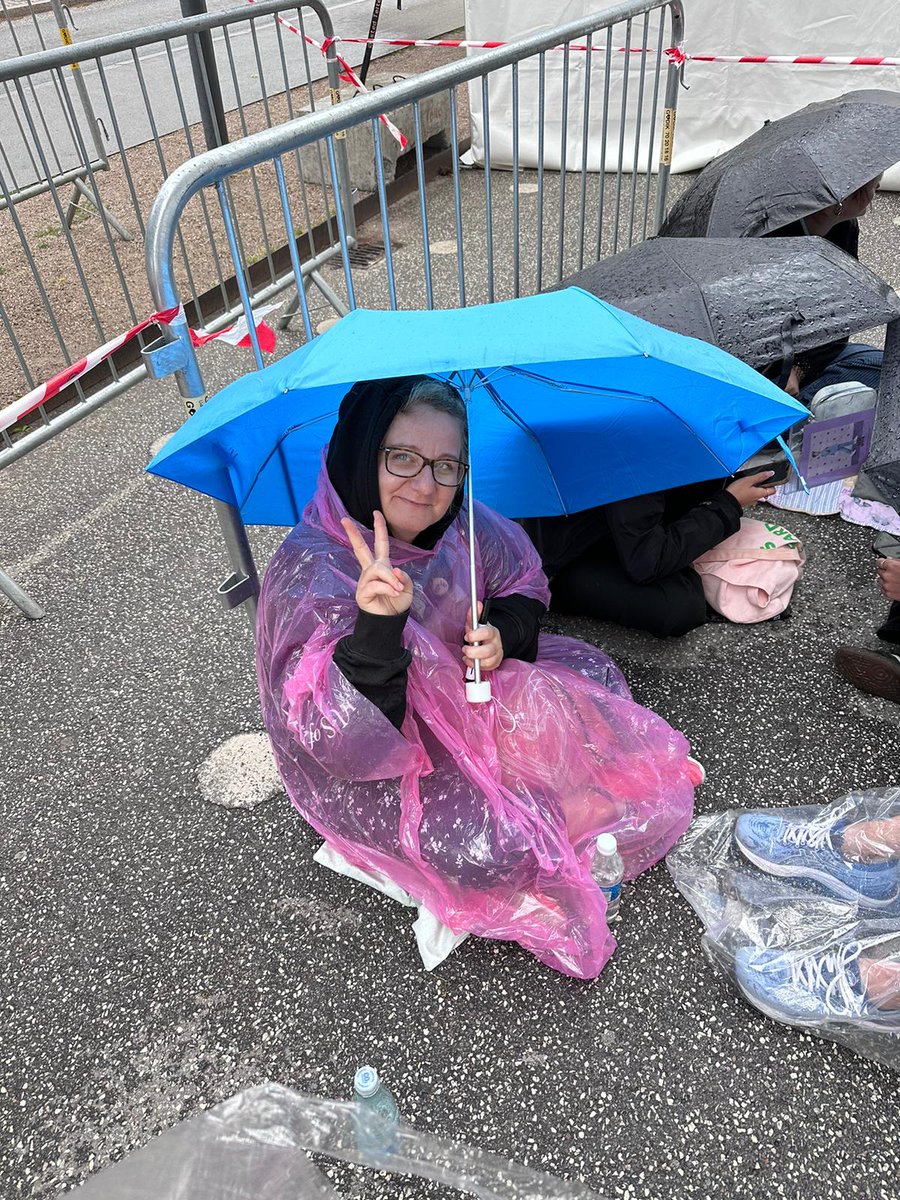 esOehlchen's tweet image. Day 32 of kindly asking @coldplay to play Coloratura at the last Wembley show on September 8th please (or on any other Wembley show)... 🙏🥹❤️
#forthehardcore
And after all these soundchecks ... PLEASE PUT iAAM ON SETLIST... 😭🙏🏔