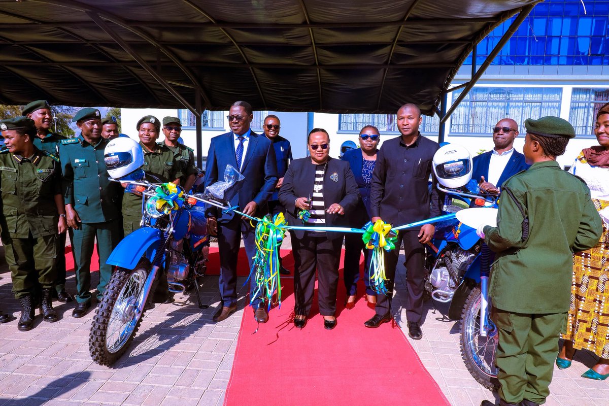 dr_pindi's tweet photo. Leo Julai 14, 2025 nimepokea na kukabidhi vifaa vya kisasa vya kusaidia kupambana na kudhibiti ujangili na kukabiliana na wanyamapori wakali na waharibifu kutoka kwa Shirika la Maendeleo la Umoja wa Mataifa (UNDP) kupitia Mradi wa Kupambana na Ujangili na Biashara haramu wa (IWT) https://t.co/yaj4bFWqrE