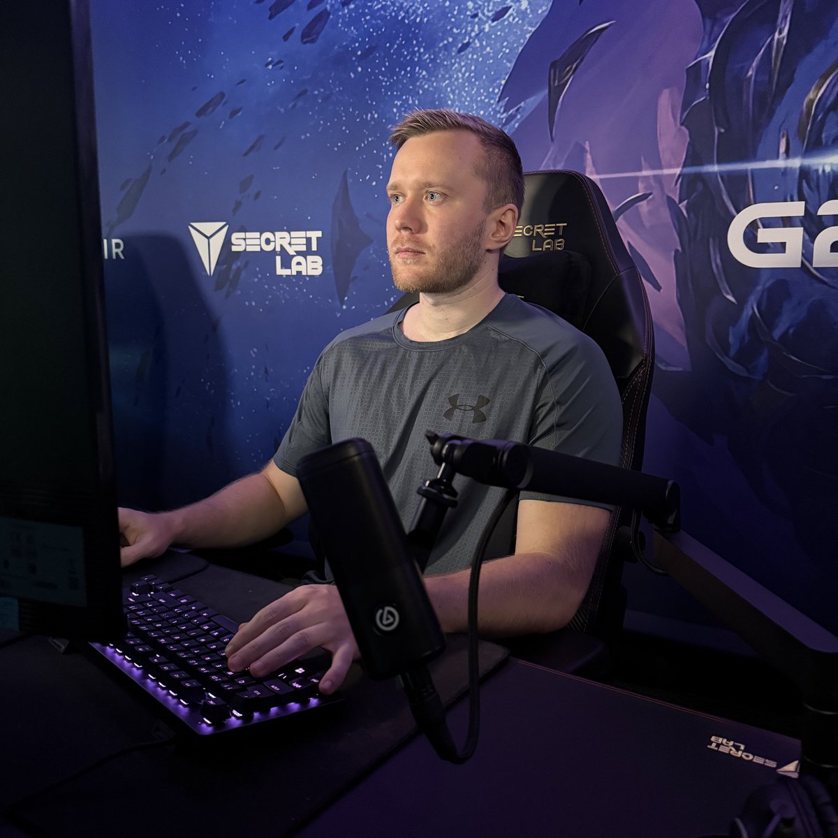 Echo tweet media