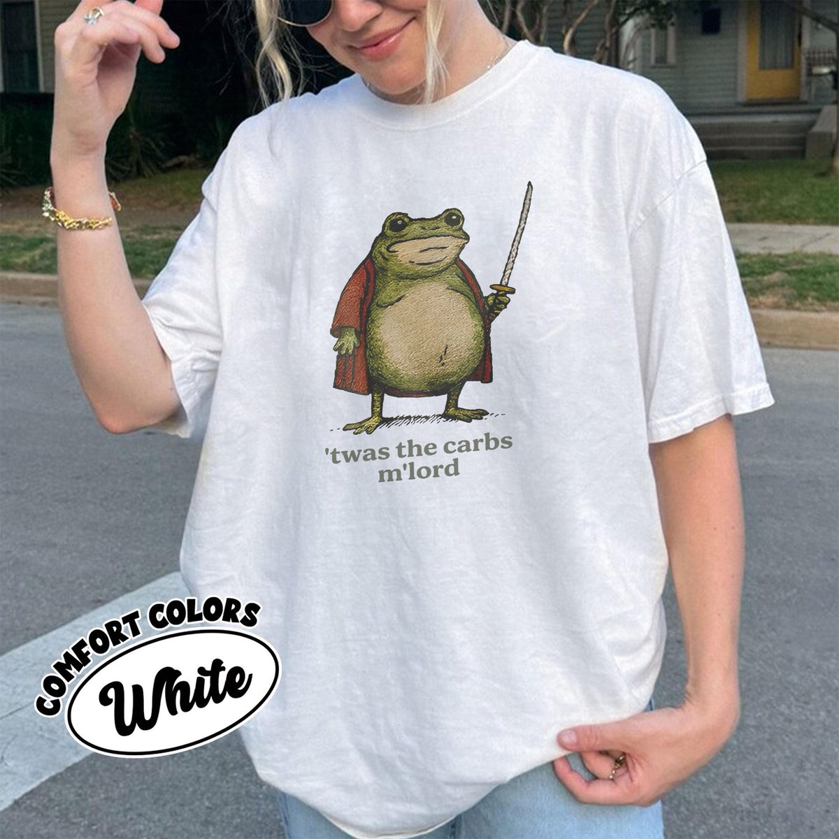 NatTheisse27903's tweet image. Twas the Carbs M’Lord Shirt
Forsooth, the bread was too tempting 🐸🍞
Funny medieval frog meme meets vintage vibes.
🛒 S–5XL – Feast thine eyes and cart.
#MedievalMeme #FrogHumor #TwasTheCarbs etsy.me/3JdOuQR via @Etsy