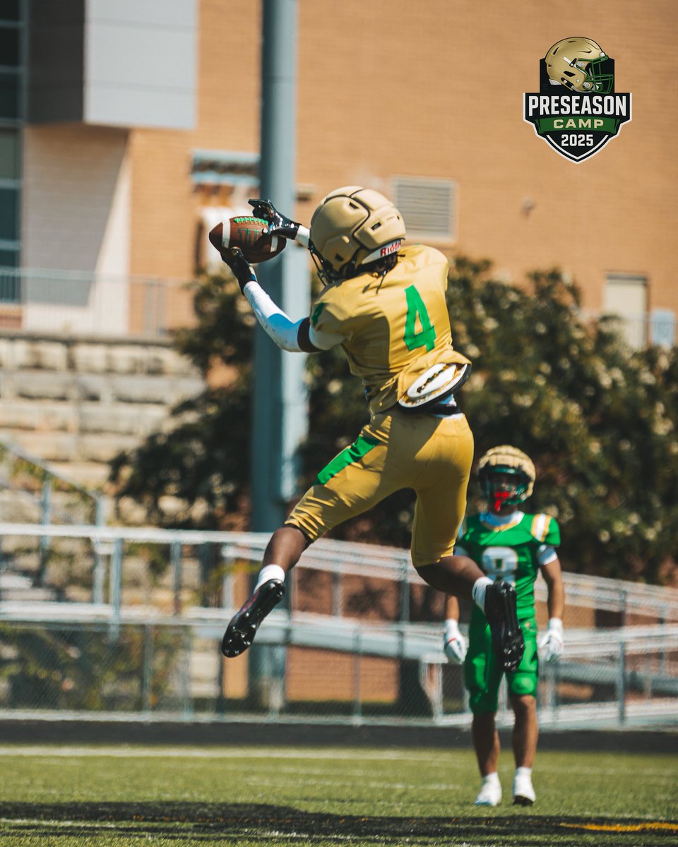 Huguenot Football tweet media