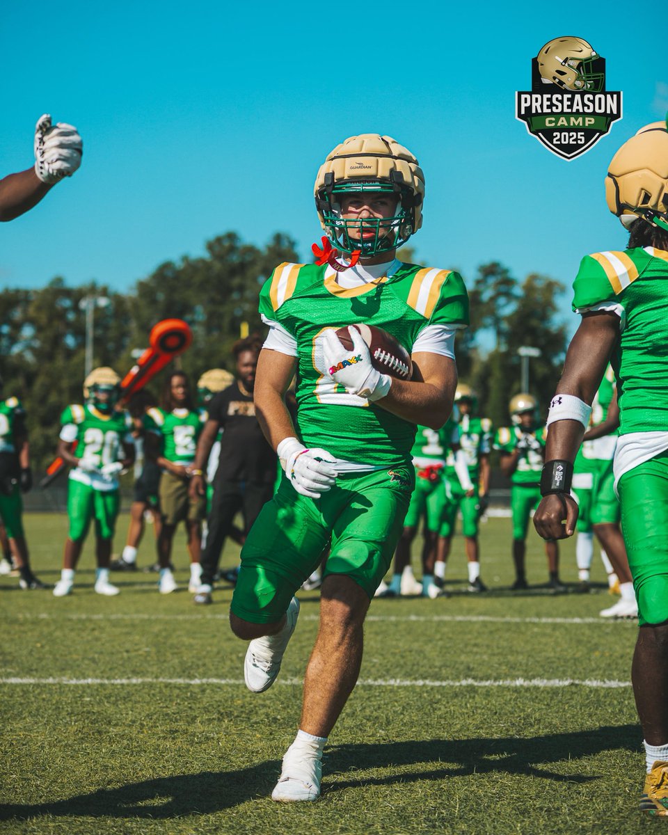 Huguenot Football tweet media