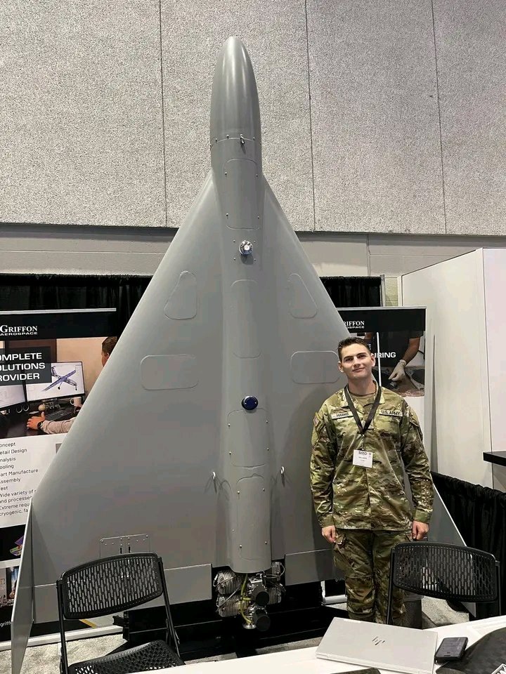Iran 🇮🇷 🇺🇸 USA : "Les États-Unis 🇺🇲 copient le drone iranien 🇮🇷 Shaheed"

Les États-Unis ont créé un drone similaire au drone iranien 🇮🇷 Shahed 136, utilisé massivement par la Russie 🇷🇺 et pour ses attaques contre l'Ukraine. 

Ce drone américain est appelé "MQM-172 Arrowhead".