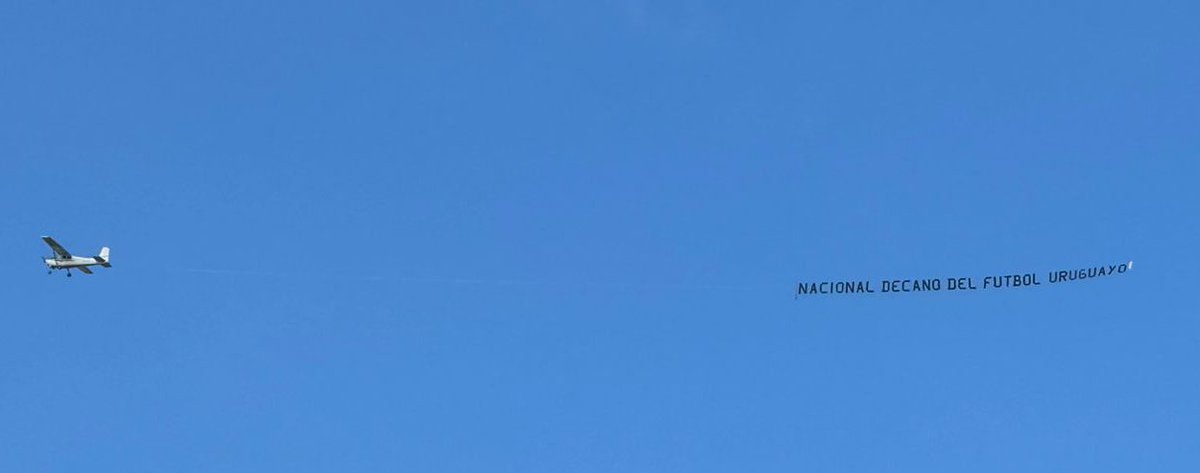🚨En el cds sobrevoló una avioneta con la frase, Nacional Decano del fútbol uruguayo.