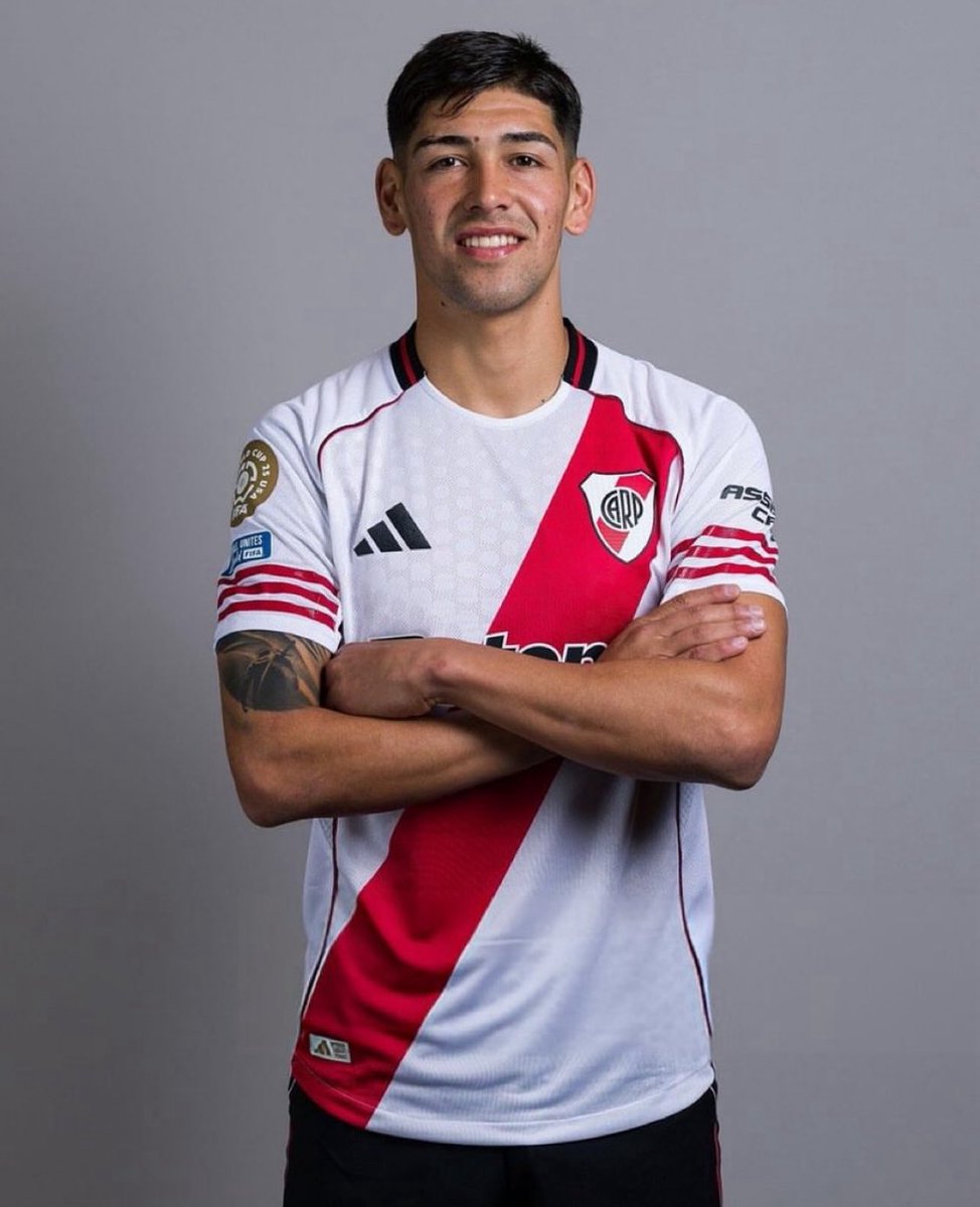 ✅ Hoy tendrá su debut oficial en River

📂 Ficha técnica
👤 Lautaro Rubén RIVERO
⚽️ Marcador central
🗓 1º de noviembre de 2003
🏙️ Moreno, Buenos Aires
👖1,85 m
⚖️ 80 kilos
🦶 Zurdo
📌 Reserva: 18 PJ - 3 goles - 1 roja
🔙 Central Córdoba: 30 PJ - 2 goles
🔙 Llegada a River: 2018