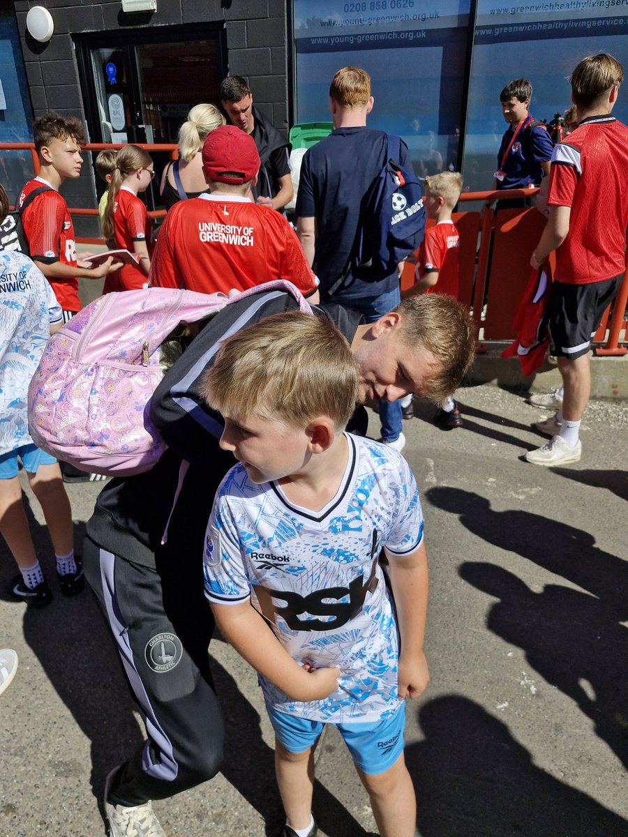 Tha1ChrisReader's tweet image. Reunited with his favourite 😍 #cafc @CAFCofficial