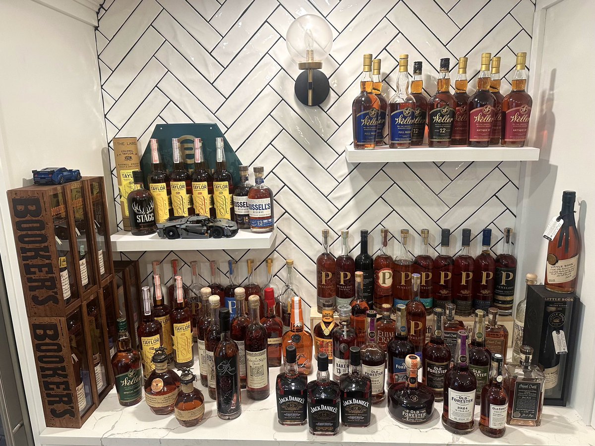 MRmidwestcouple's tweet photo. I tell the Mrs I’m not buying any more!Anyone else go in the basement and play with their bourbon? No, just me?  #Bourbon #Whiskey #Kentucky #BuffaloTrace #Weller #JackDaniels #Bookers #Russells #OldForester #Penelope #HighWest https://t.co/FJo8MNX2vn