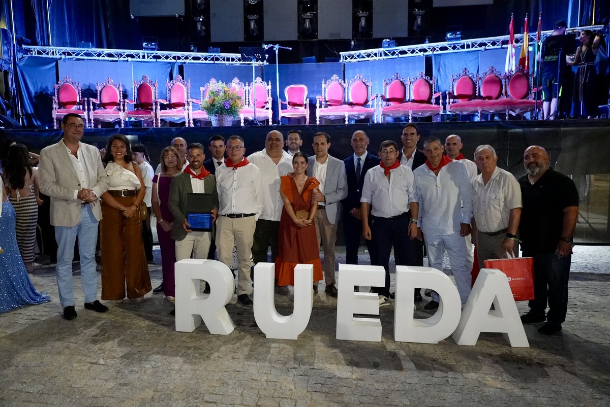 DiputaciónValladolid (@dip_va) on Twitter photo 🎉 ¡Comienzan las Fiestas de Rueda en honor a la Virgen de la Asunción!
El presidente <a href="/Conrado_Iscar/">Conrado Íscar</a> ha asistido en el tradicional pregón que da inicio a las celebraciones, invitado por su alcalde, José Ignacio Pérez.
Un momento especial para dar inicio a unas fiestas llenas de 🎉 ¡Comienzan las Fiestas de Rueda en honor a la Virgen de la Asunción!
El presidente <a href="/Conrado_Iscar/">Conrado Íscar</a> ha asistido en el tradicional pregón que da inicio a las celebraciones, invitado por su alcalde, José Ignacio Pérez.
Un momento especial para dar inicio a unas fiestas llenas de