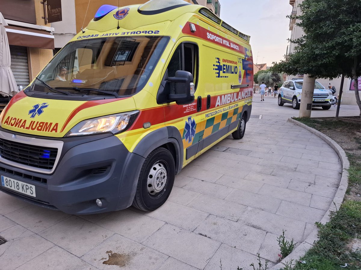 PCivilVelilla's tweet image. Nos activa @PoliciaVelilla y #Particular por niño de 11 años en #ViaPublica 
Trasladamos al Hospital del Henares.