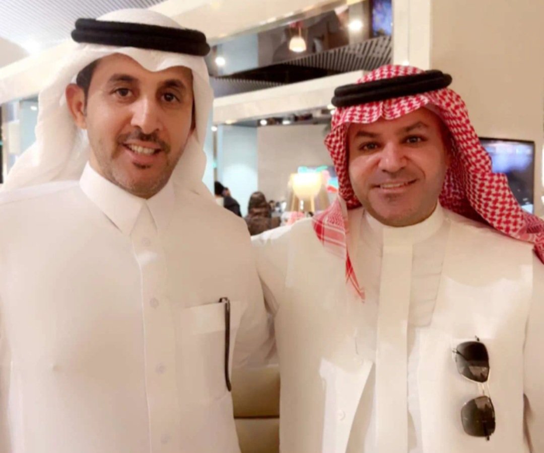 📸 لقاء ودي بين كلاً من الشاعر النجم #فواز_العزيزي ، والاعلامي الكبير #علي_العلياني .