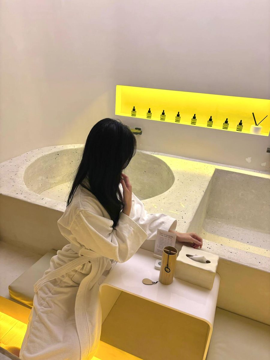 LaDameInLuxe's tweet image. Taking a moment to unwind and glow from within. Because you deserve it. 💆‍♀️💖 #PamperYourself #WeekendWellness #SpaLife