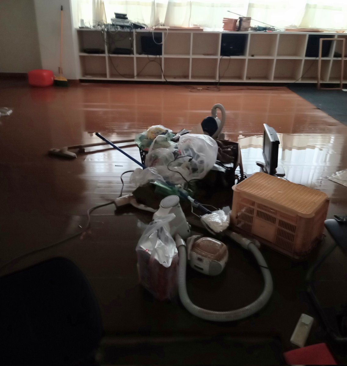 toki__para's tweet photo. 事務所死にました(;o;) https://t.co/IWwzWeyAPd