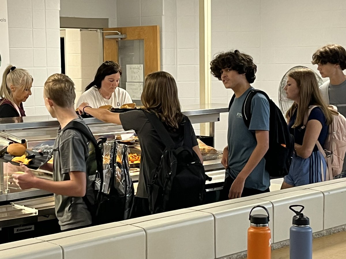 TimWebb63's tweet image. When your CNP staff and SRO grill and serve over 200 hot dogs and hamburgers to your “new to our school family” freshmen and 10-12 students! #family #perspective