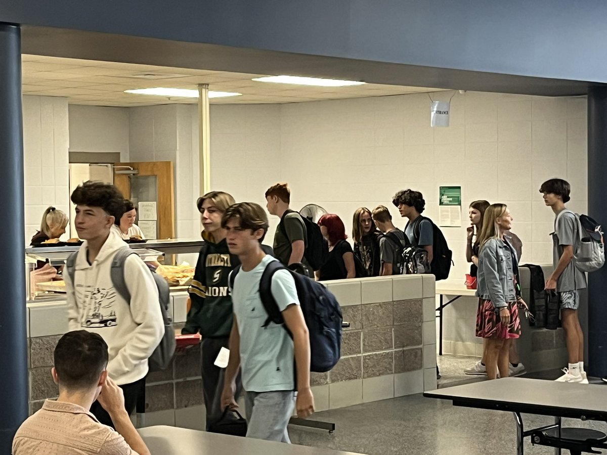 TimWebb63's tweet image. When your CNP staff and SRO grill and serve over 200 hot dogs and hamburgers to your “new to our school family” freshmen and 10-12 students! #family #perspective