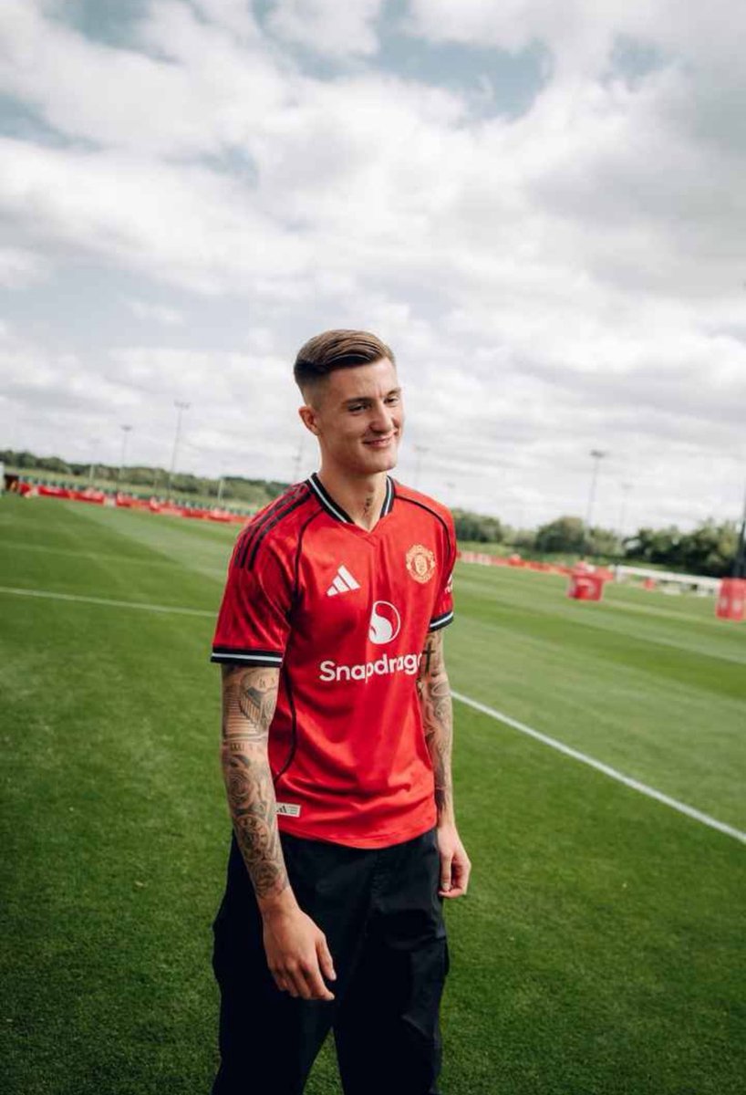 🚨🚨🚨No Manchester United fan should have less than 1k followers. 

Drop your handles and follow anyone that likes your comment. 

Repost 🔁
Follow me ❤️

Let's connect ❤️