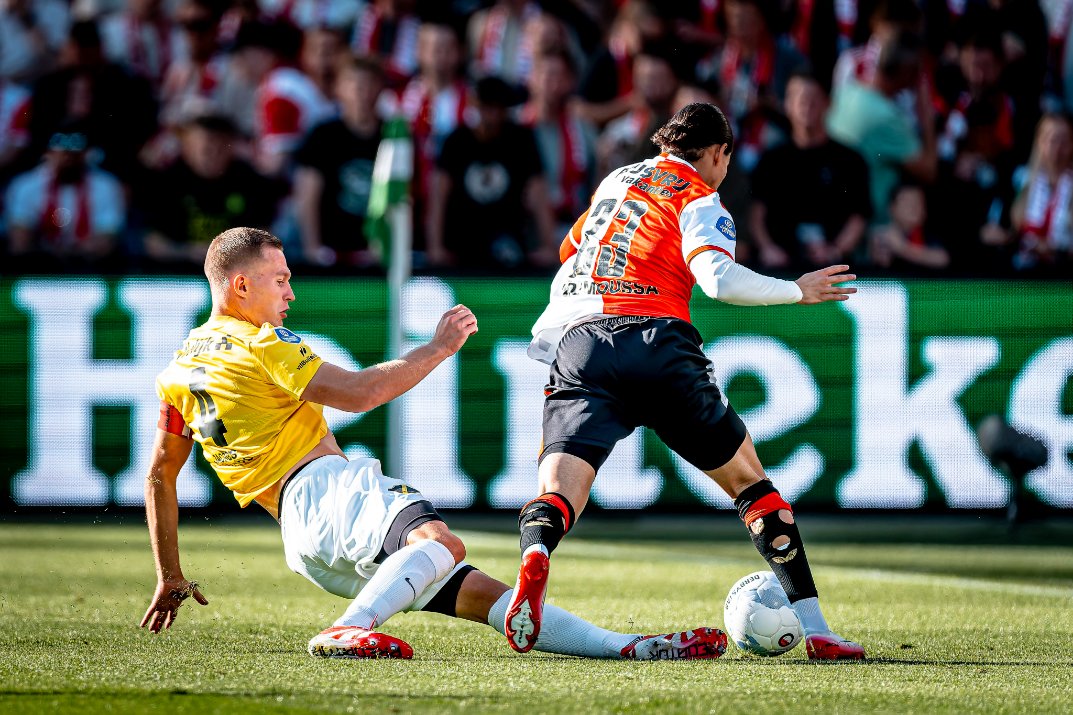 Mario Been ergert zich: 'Met zijn tweeën zijn Hadj Moussa en Diarra verantwoordelijk voor 1/3e van het balverlies bij Feyenoord!' fcupdate.nl/voetbalnieuws/…

#feynac