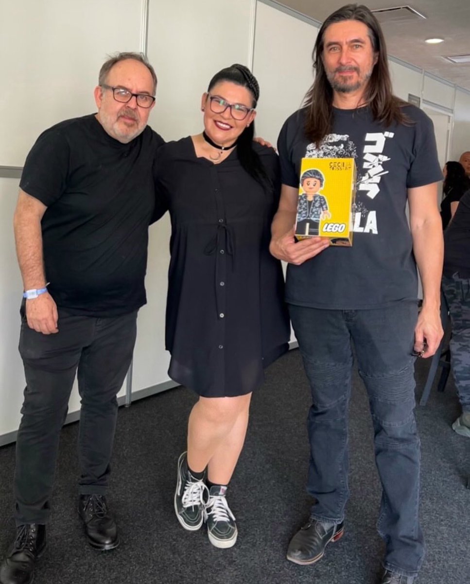 Bon está de cumpleaños. Así se tejen las leyendas, con un buen deseo en el día de su nacimieto. Mi admiracion gigante y muchos Te Quiero Mucho <a href="/LeoncioLaraBon/">Leoncio Lara Bon</a> .
Ya viste que foto tan más linda elegí para hoy? 😍

FELIZ CUMPLE 💙