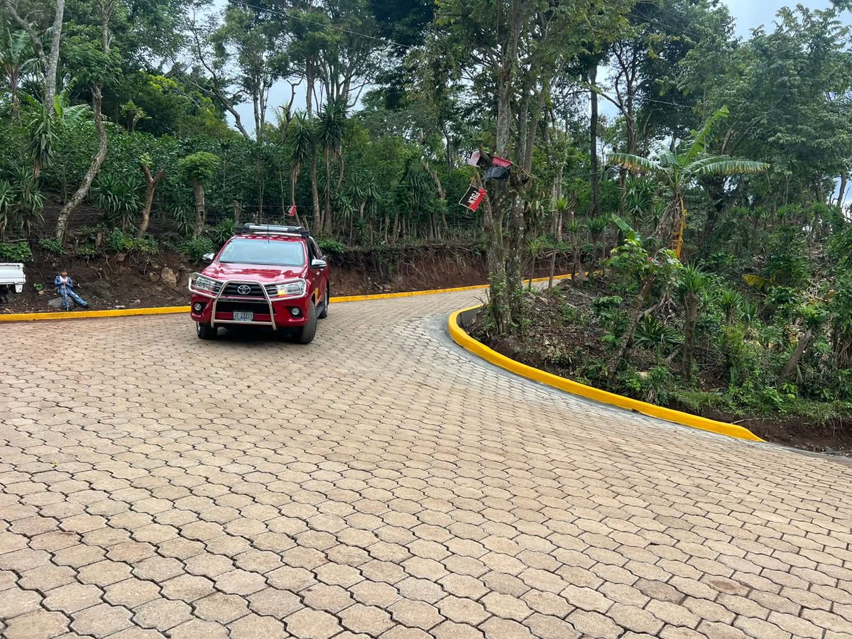 🚧 Nuevo adoquinado conecta La Granja con el Mirador El Porvenir  
Con una inversión de C$1,847,195.36, se mejora la conectividad entre comunidades y se impulsa el turismo en Matagalpa.  
  
🧱 Obra realizada:  
• 983 m² de adoquinado tipo tráfico  
• 219.36 ml de cuneta