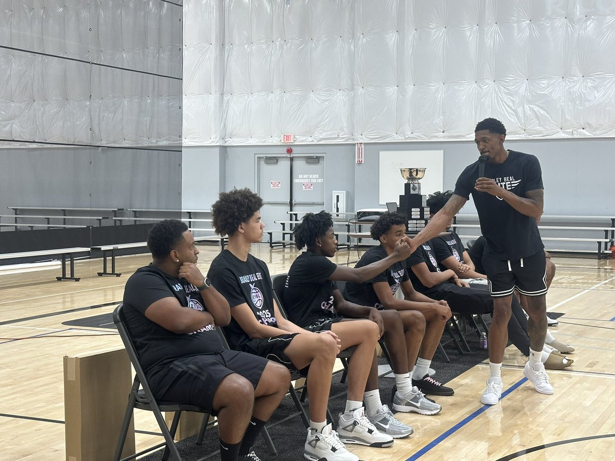 Tamar Sher (@tamar_sher) on Twitter photo Bradley Beal is home to celebrate the <a href="/BradBealElite/">Bradley Beal Elite</a> 17U <a href="/NikeEYB/">EliteYouthBasketball</a> Peach Jam champions.
He took the time to recognize every individual on the team - he thanked each player, telling them how much he appreciates them. Bradley Beal is home to celebrate the <a href="/BradBealElite/">Bradley Beal Elite</a> 17U <a href="/NikeEYB/">EliteYouthBasketball</a> Peach Jam champions.
He took the time to recognize every individual on the team - he thanked each player, telling them how much he appreciates them.
