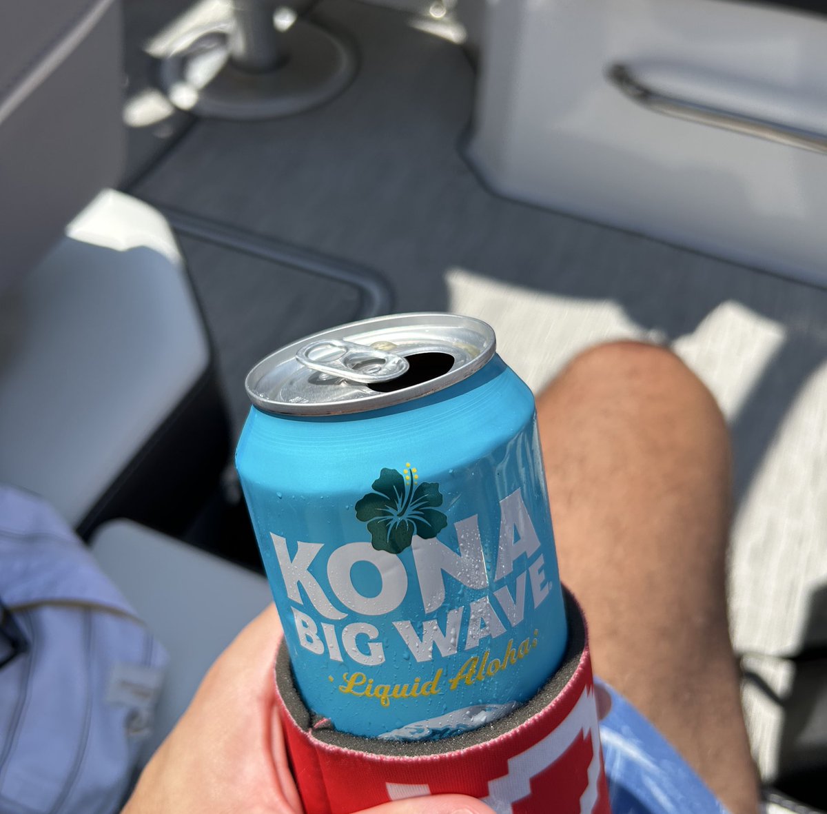 HoosierBeerGuy's tweet photo. Anyone mind if a white boy rides the wave? #boatguy https://t.co/aZvN4Bxhzy