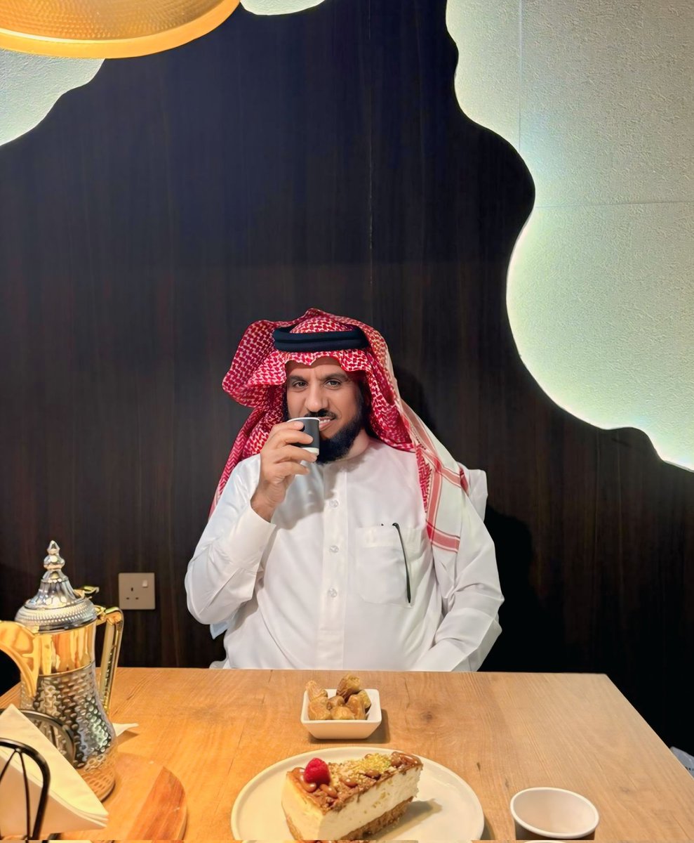 خلك عزيز النفس وانظر لقدام
 وحافظ على دينك وكمّل فروضه
ترى العمر لوطال مجرّد أيام
  ودنياك ماتسوى جناح البعوضه
#متعبيات
#الحدود_الشمالية