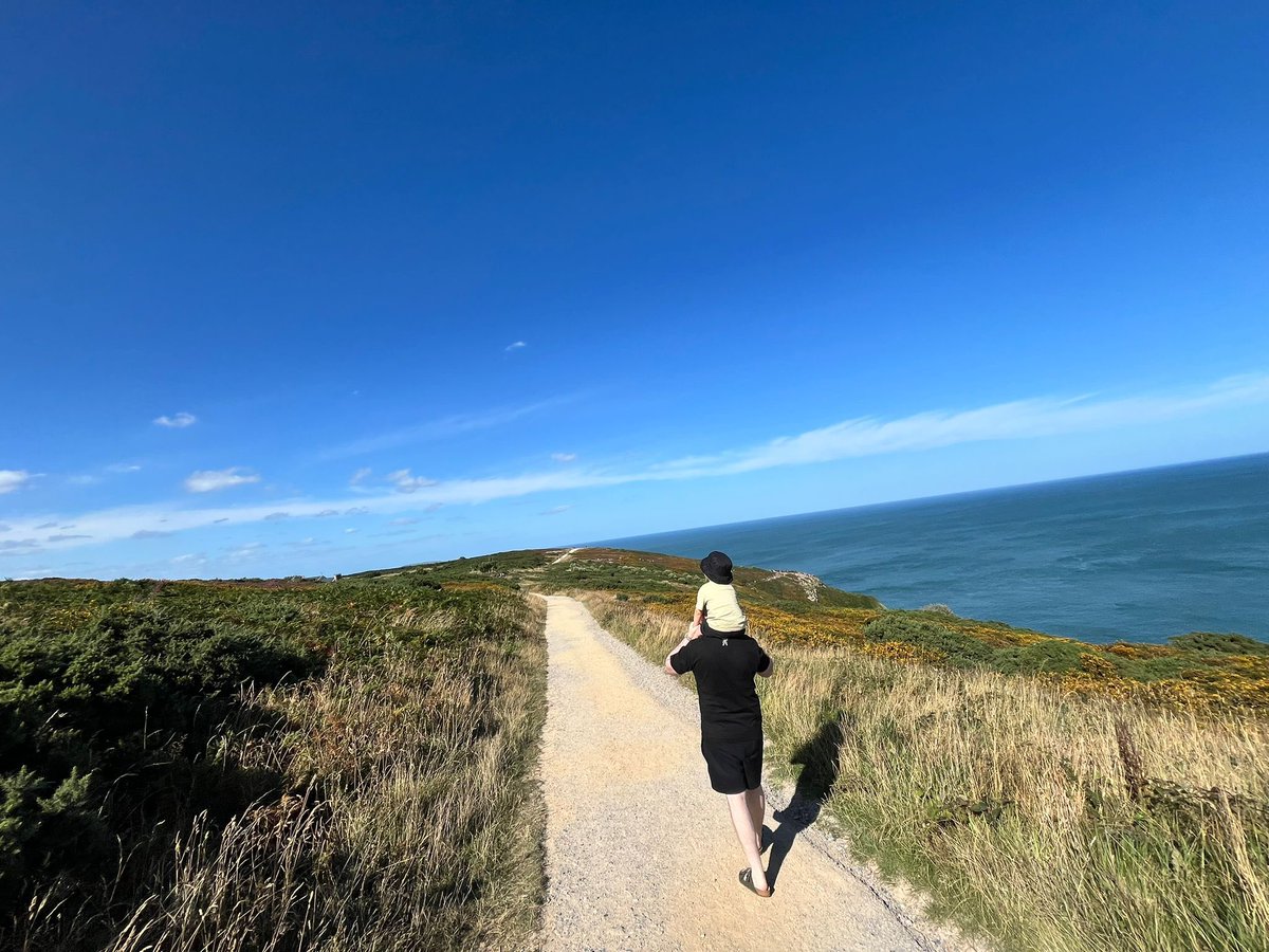 ClabbyMark's tweet photo. Howth looking fine this evening 👌👌 https://t.co/0R4EBSJIOi