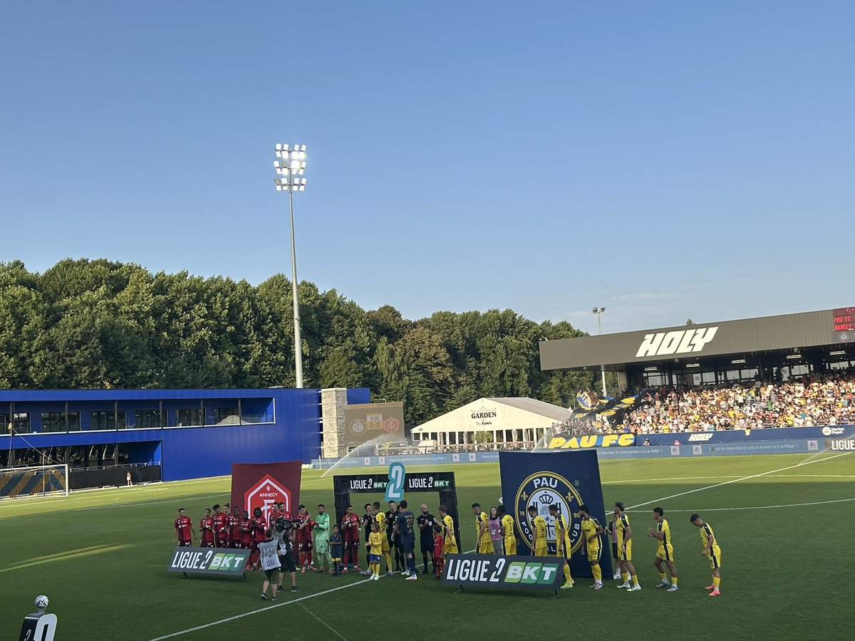 josypoueyto's tweet image. Au @PauFcComps pour le match contre @FCAnnecy 
Un public nombreux et enthousiaste. La nouvelle tribune pour le prochain. Match🤩