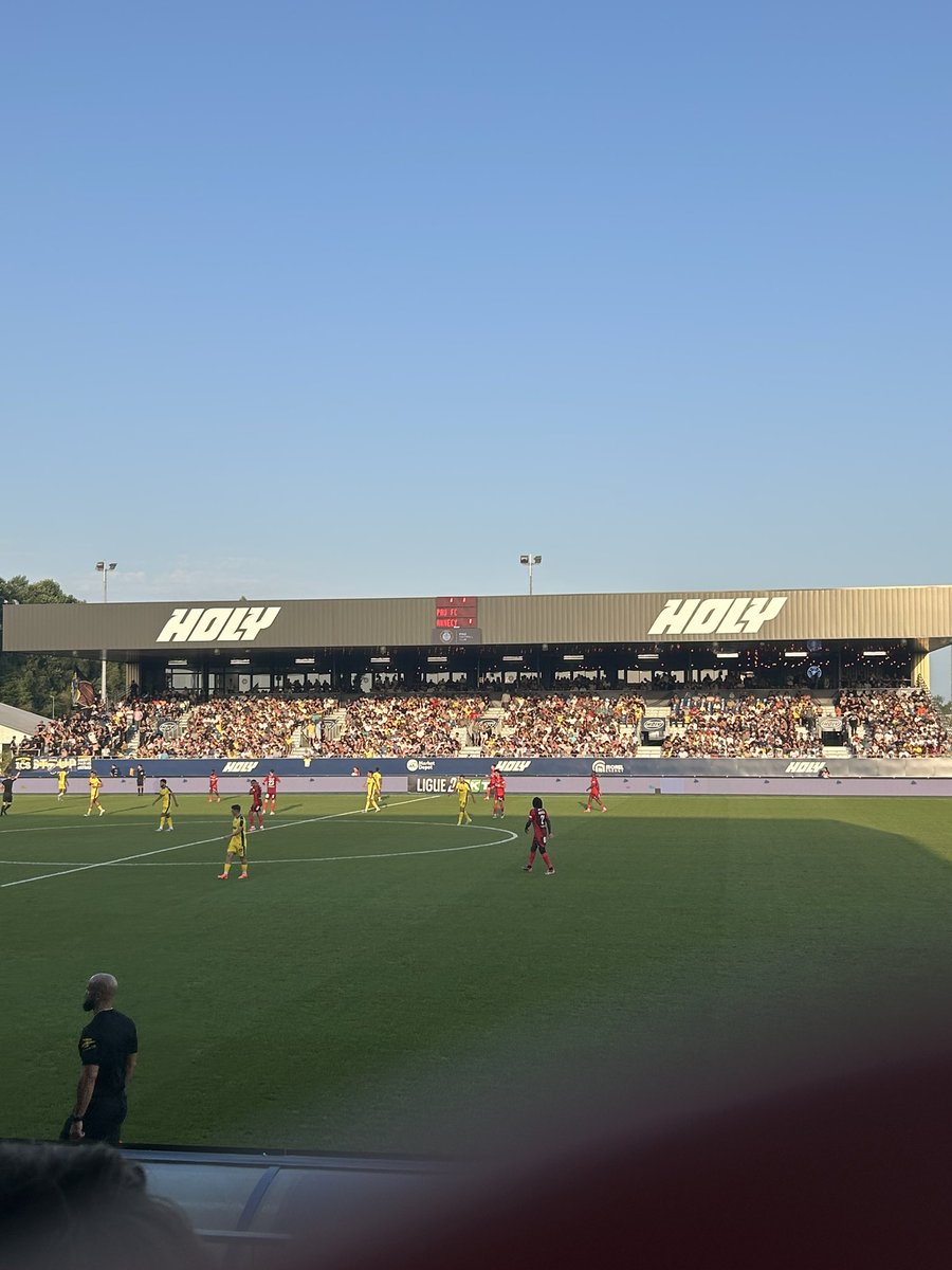 josypoueyto's tweet image. Au @PauFcComps pour le match contre @FCAnnecy 
Un public nombreux et enthousiaste. La nouvelle tribune pour le prochain. Match🤩